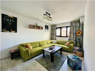 Vanzare apartament cu 4 camere, amenajat modern, situat in Dambu