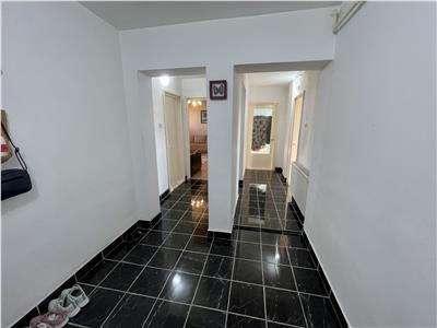 Apartament cu 2 camere de vanzare, 56 mp, in Rovinari