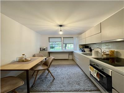Vanzare apartament cu 2 camere, amenajat modern, in Aleea Carpati