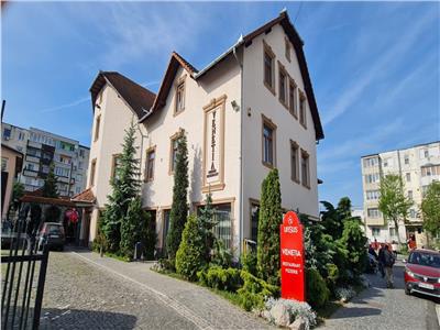 Vand restaurant cu clientela formata si 17 camere de cazare