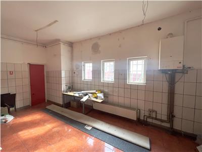 Inchiriez spatiu ultracentral cu suprafata de 190 mp, zona McDonald's