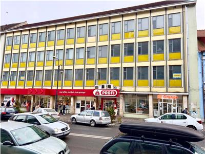 Inchiriez spatiu comercial ideal pentru birouri, sediu firma, etc