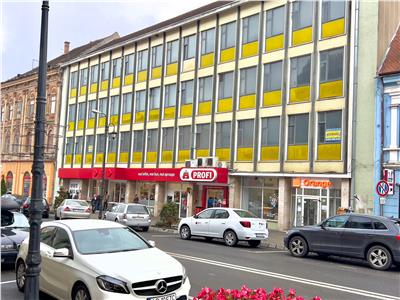 Inchiriez spatiu comercial ideal pentru birouri, sediu firma, etc