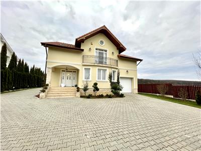 Casa cu 6 camere de vanzare, moderna, in Corunca zona Univ. Sapienta