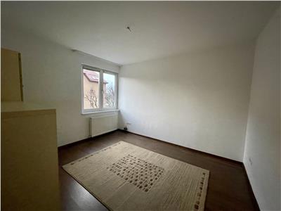 Apartament cu 3 camere de vanzare, modern, et. 4 din 5 in 7 Noiembrie