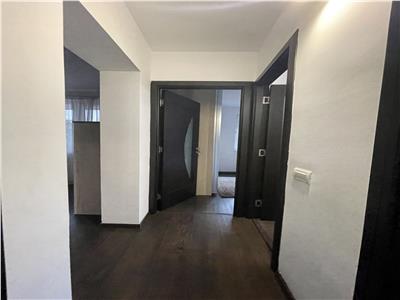 Apartament cu 3 camere de vanzare, modern, et. 4 din 5 in 7 Noiembrie
