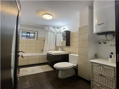 Apartament cu 3 camere de vanzare, modern, et. 4 din 5 in 7 Noiembrie