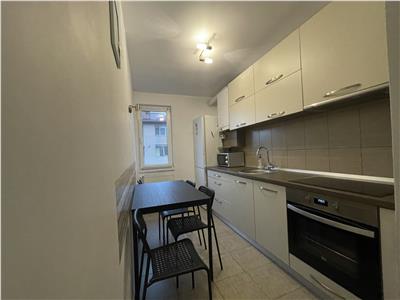 Apartament cu 3 camere de vanzare, modern, et. 4 din 5 in 7 Noiembrie