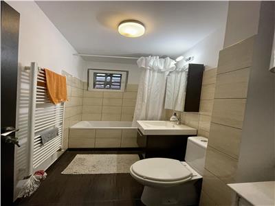Apartament cu 3 camere de vanzare, modern, et. 4 din 5 in 7 Noiembrie
