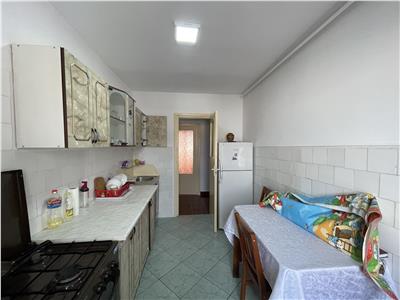 Apartament cu 3 camere de vanzare, decomandat, etaj 8 din 10 in Tudor