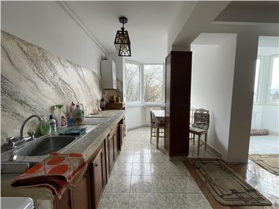 Apartament cu 4 camere de vanzare, cu 110 mp utili, in Cornisa