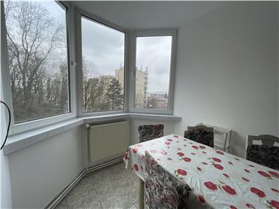 Apartament cu 4 camere de vanzare, cu 110 mp utili, in Cornisa