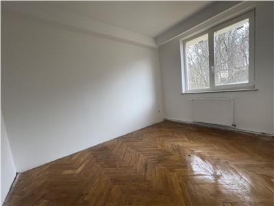 Apartament cu 4 camere de vanzare, cu 110 mp utili, in Cornisa