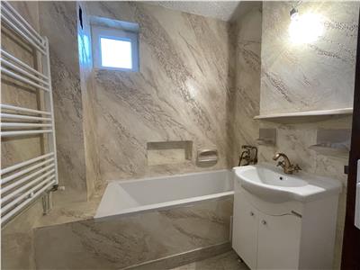 Apartament cu 4 camere de vanzare, cu 110 mp utili, in Cornisa