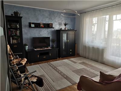 Apartament cu 3 camere si 2 bai de vanzare, modern, in 7 Noiembrie
