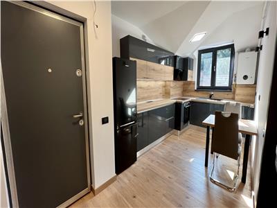 Inchiriez apartament cu 2 camere in Cornisa mobilat si utilat lux