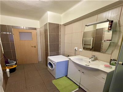 Apartament cu 2 camere de vanzare, decomandat, str. Liviu Rebreanu
