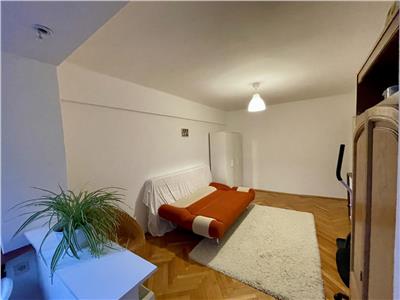 Apartament cu 2 camere de vanzare, decomandat, str. Liviu Rebreanu