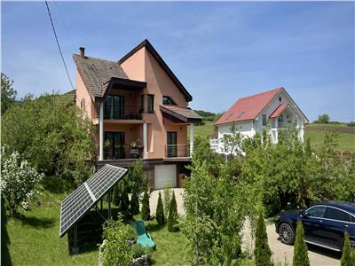 Vand casa cu 7 cam, 3 bai, si teren 3800 mp in Voiniceni