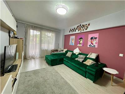 Inchiriez apartament cu 4 camere modern mobilat in 7 Noiembrie !