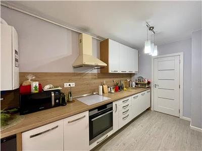 Inchiriez apartament cu 4 camere modern mobilat in 7 Noiembrie !