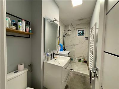 Inchiriez apartament cu 4 camere modern mobilat in 7 Noiembrie !