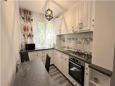 Inchiriez apartament cu 3 camere in Cornisa la 5 minute de UMF