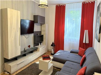 Inchiriez apartament cu 3 camere in Cornisa la 5 minute de UMF