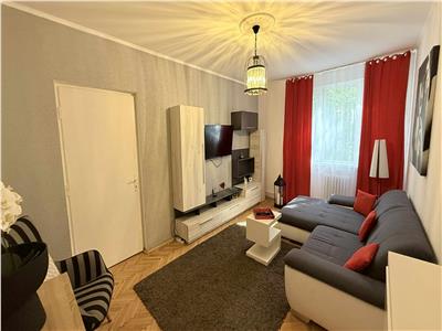 Inchiriez apartament cu 3 camere in Cornisa la 5 minute de UMF