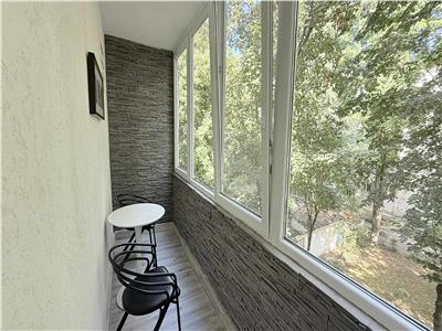 Inchiriez apartament cu 3 camere in Cornisa la 5 minute de UMF