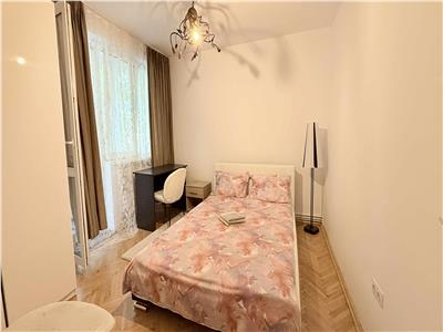 Inchiriez apartament cu 3 camere in Cornisa la 5 minute de UMF