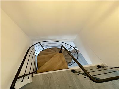Apartament tip penthouse de vanzare, sup 90 mp, in Cornisa