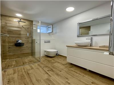 Apartament tip penthouse de vanzare, sup 90 mp, in Cornisa