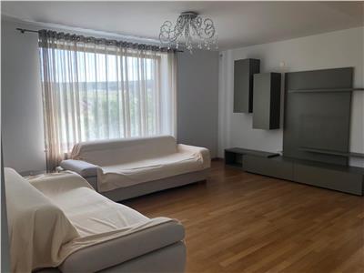 Casa cu 5 camere de inchiriat, teren 500 mp, in Corunca