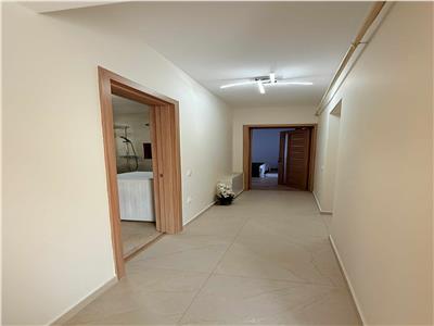 Inchiriez apartament cu 3 camere in 7 Noiembrie, Bloc Nou, Parcare Inclusa