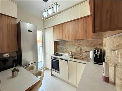 Inchiriez apartament cu 3 camere in 7 Noiembrie, Bloc Nou, Parcare Inclusa