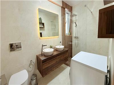 Inchiriez apartament cu 3 camere in 7 Noiembrie, Bloc Nou, Parcare Inclusa