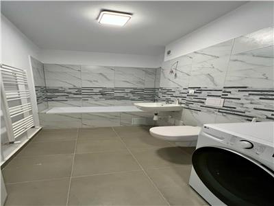 Inchiriez apartament cu 3 camere in Complexul Maurer, prima inchiriere