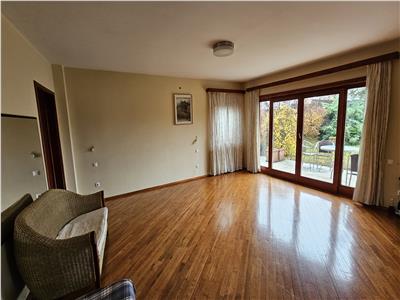 House / villa for sale 380 sqm in Sangeorgiu de Mures