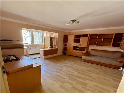 Apartament cu 3 camere de vanzare, etaj 1 din 4, in Tudor, bld. Pandurilor
