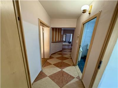 Apartament cu 3 camere de vanzare, etaj 1 din 4, in Tudor, bld. Pandurilor
