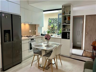 Vand apartament cu 3 camere, 2 bai, teren privat 114mp, str Papiul Ilarian