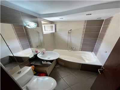 Apartament cu 3 camere de inchiriat, mobilat si utilat, in 7 Noiembrie
