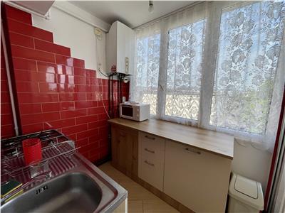 Apartament cu 3 camere de inchiriat, mobilat si utilat, in 7 Noiembrie