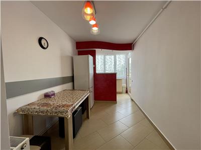 Apartament cu 3 camere de inchiriat, mobilat si utilat, in 7 Noiembrie