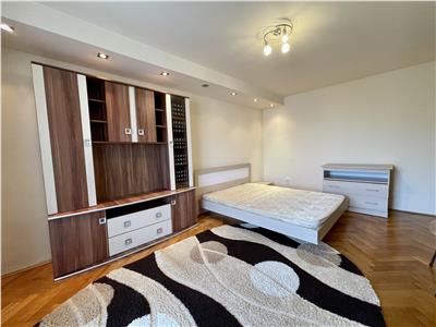 Apartament cu 3 camere de inchiriat, mobilat si utilat, in 7 Noiembrie