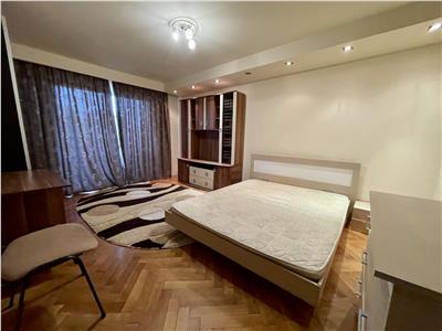 Apartament cu 3 camere de inchiriat, mobilat si utilat, in 7 Noiembrie