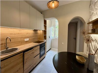 Inchiriez apartament mobilat si utilat lux la doar 4 minute de UMF