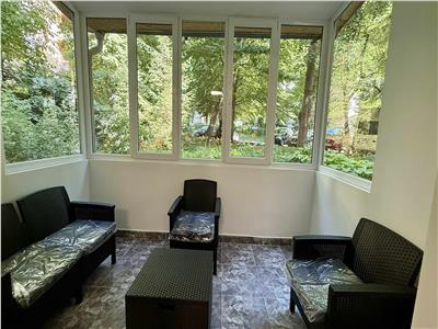 I am renting a modern, equipped and furnished 3room apartment 5 minutes from UMF