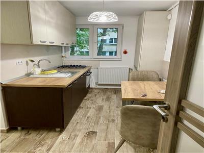 Apartament cu 3 camere de inchiriat, in Cornisa str. Argesului